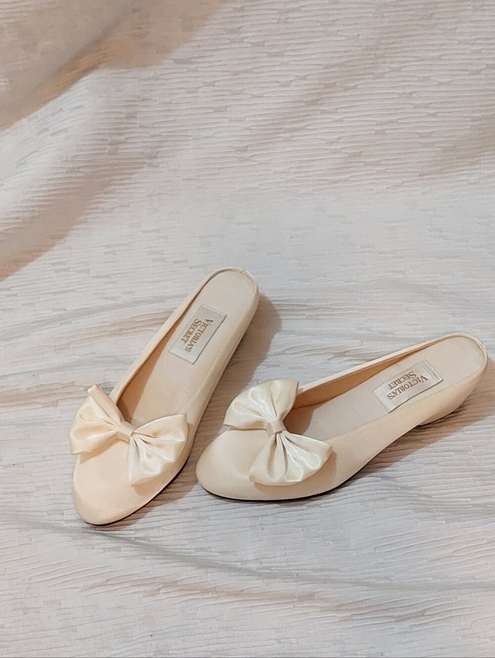 Vintage Victoria's Secret Cream Bow Slip-On Mule Slippers Size 6.5-7